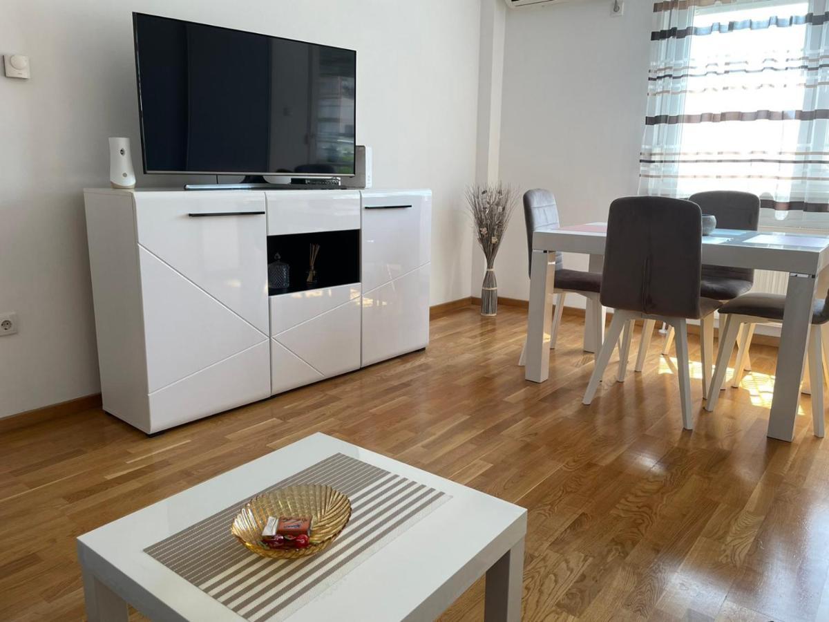 Paris Apartment -Free Private Parking Újvidék Kültér fotó