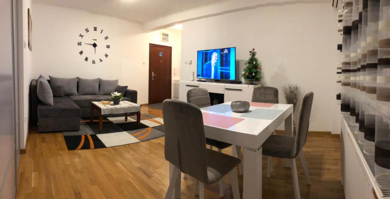Paris Apartment -Free Private Parking Újvidék Kültér fotó